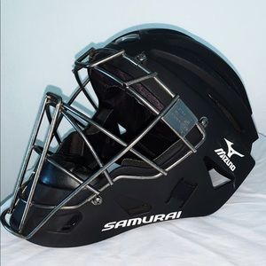 Mizuno Samurai softball/baseball catchers helmet.